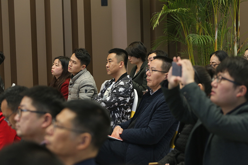 大家仔细聆听汤工的解读.jpg